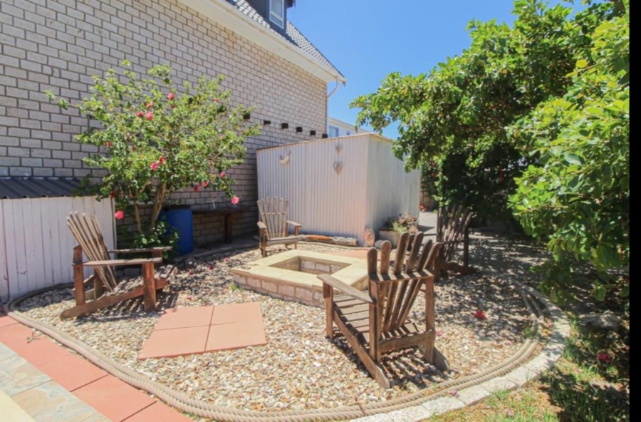 5 Bedroom Property for Sale in Britannia Reef Estate Western Cape